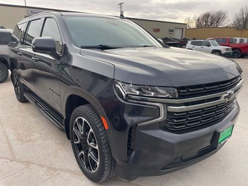 Used 2022 Chevrolet Suburban RST w/ Sport Performance Package AWD/4WD image 3