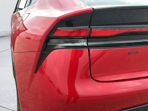 Used 2024 Toyota Prius XLE FWD image 40