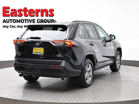 Used 2022 Toyota RAV4 LE AWD/4WD image 5