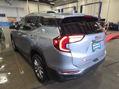 Used 2024 GMC Terrain SLT image 5