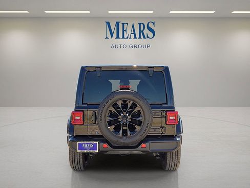 Used 2025 Jeep Wrangler Sahara 4xe image 4