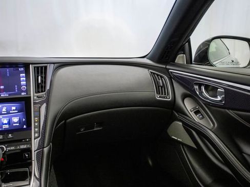 Used 2017 INFINITI Q60 Red Sport 400 image 5