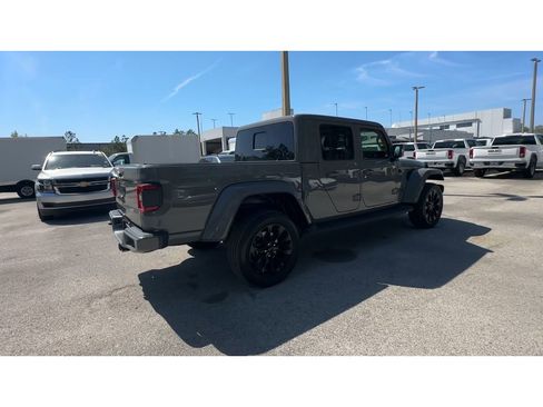 Used 2022 Jeep Gladiator Overland image 8