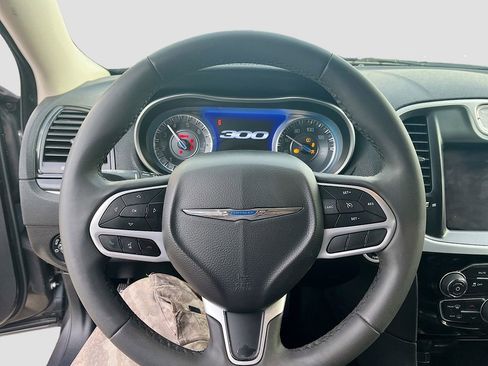 Used 2023 Chrysler 300 Touring L image 11