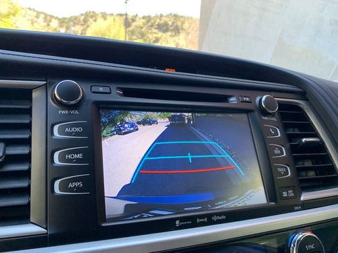 Used 2018 Toyota Highlander XLE FWD image 6