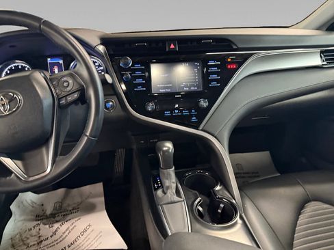 Used 2020 Toyota Camry SE w/ Convenience Package FWD image 21