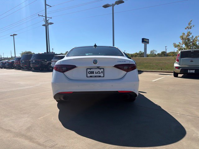 Used 2022 Alfa Romeo Giulia Ti RWD image 4