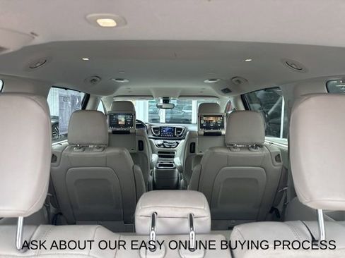 Used 2018 Chrysler Pacifica Touring-L Plus image 14