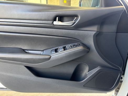 Used 2025 Nissan Altima 2.5 SV FWD image 18