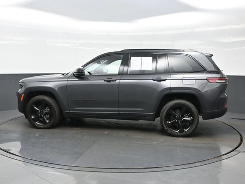 Used 2023 Jeep Grand Cherokee Altitude AWD/4WD image 4
