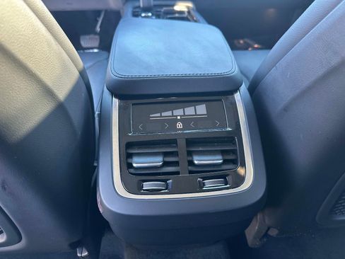 Certified 2025 Volvo XC90 B5 Core image 15