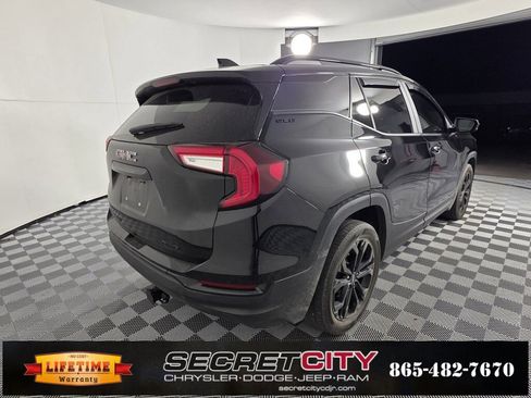 Used 2022 GMC Terrain SLE w/ Driver Convenience Package image 5
