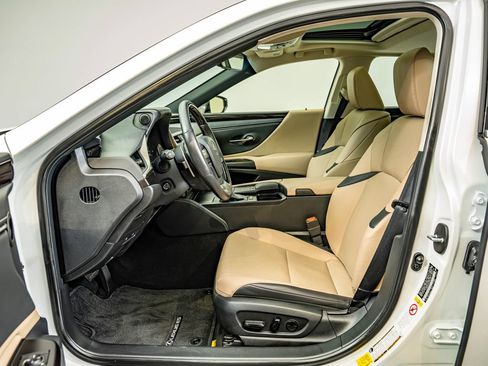 Used 2019 Lexus ES 350 w/ Premium Package FWD image 34