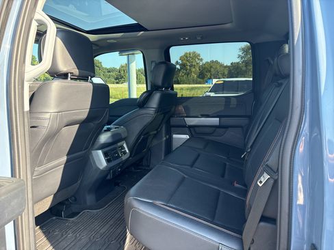 Used 2023 Ford F250 Lariat w/ Lariat Ultimate Package AWD/4WD image 31