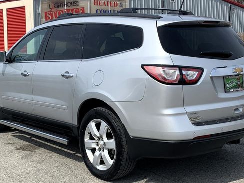 Used 2016 Chevrolet Traverse LT w/ Style and Technology Package image 3