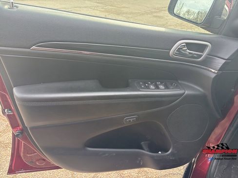 Used 2020 Jeep Grand Cherokee Limited image 14