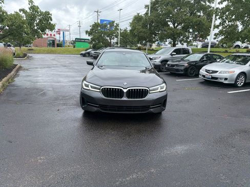 Used 2021 BMW 530i xDrive w/ Premium Package AWD/4WD image 3