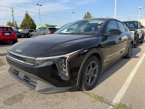 Used 2025 Kia K4 FWD image 2
