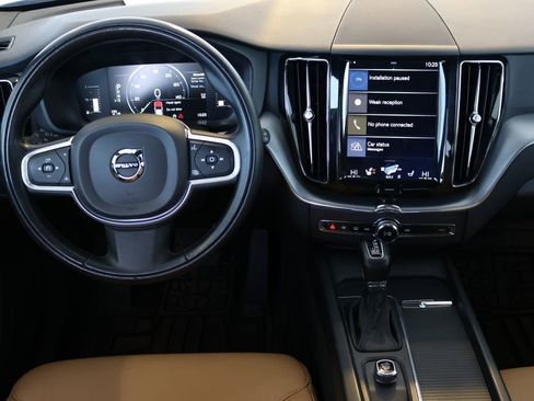 Used 2018 Volvo XC60 T6 Momentum w/ Vision Package image 22