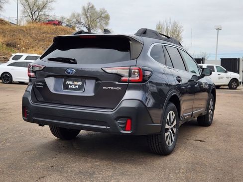 Used 2022 Subaru Outback Premium image 5
