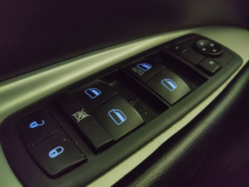 Used 2019 Dodge Journey SE FWD image 27
