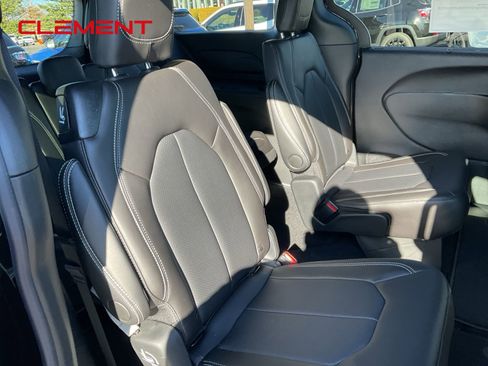 New 2026 Chrysler Pacifica Select image 27