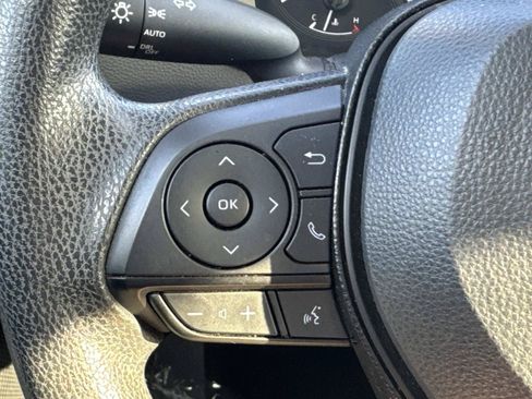 Used 2021 Toyota Corolla LE FWD image 21