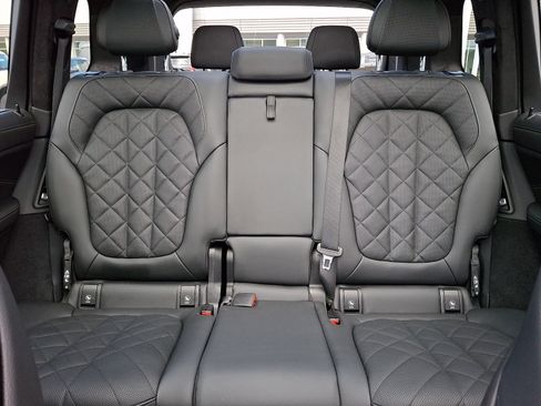 Used 2025 BMW X7 xDrive40i w/ M Sport Package AWD/4WD image 18