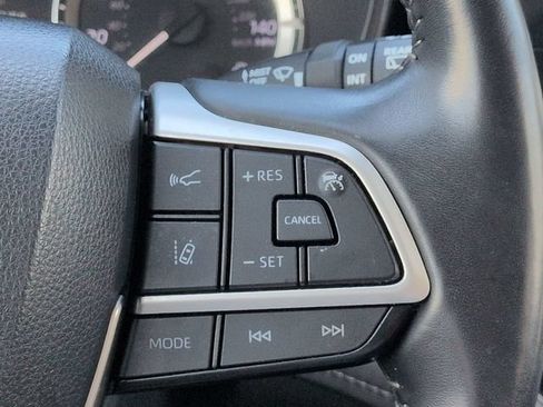 Used 2023 Toyota Highlander LE FWD image 24