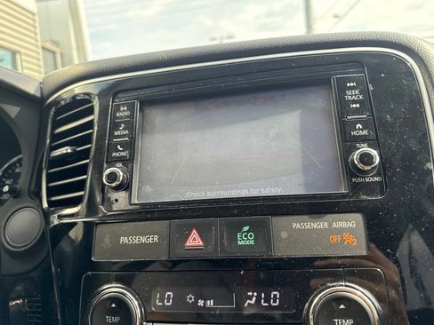 Used 2018 Mitsubishi Outlander ES FWD image 16