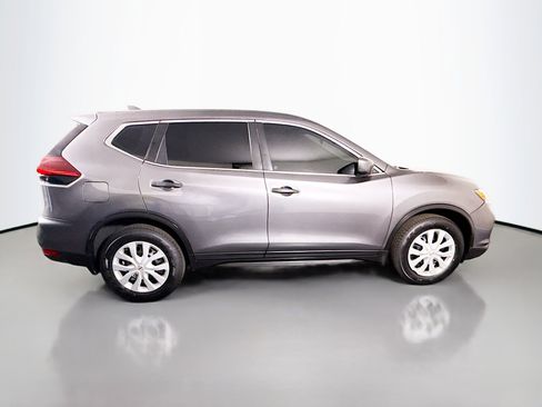 Used 2019 Nissan Rogue S FWD image 11