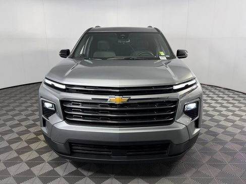 Used 2025 Chevrolet Traverse LT FWD image 5