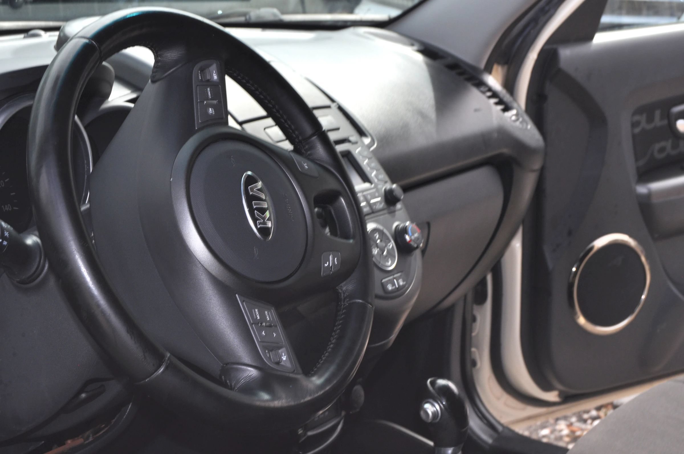 Used 2013 Kia Soul + FWD image 25