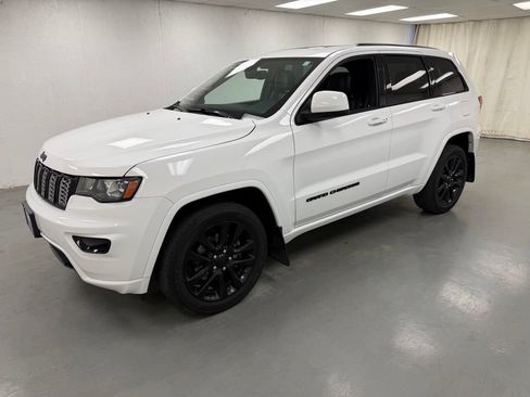 Used 2019 Jeep Grand Cherokee Altitude AWD/4WD image 1
