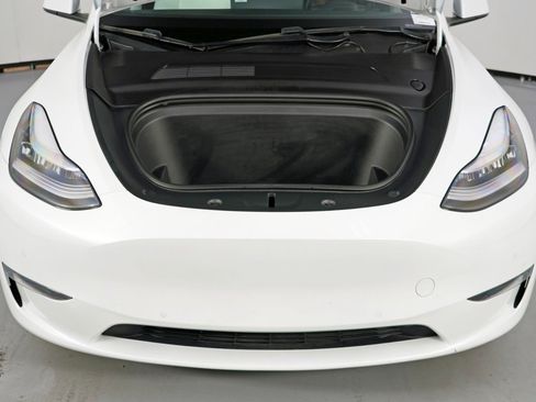 Used 2020 Tesla Model Y Long Range image 8