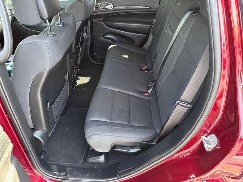Used 2019 Jeep Grand Cherokee Laredo AWD/4WD image 11