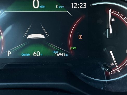 Used 2025 Toyota RAV4 XLE image 39