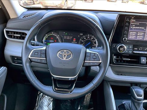 Used 2021 Toyota Highlander XLE image 5