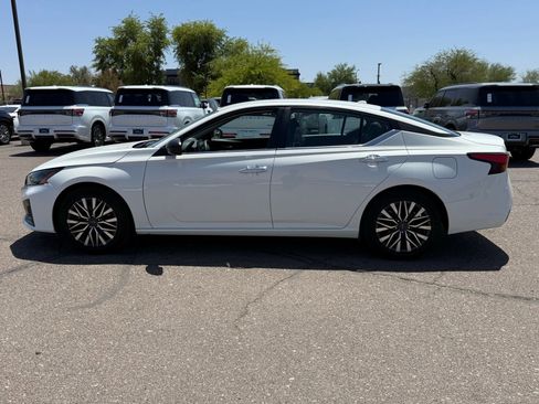 Certified 2025 Nissan Altima 2.5 SV FWD image 8