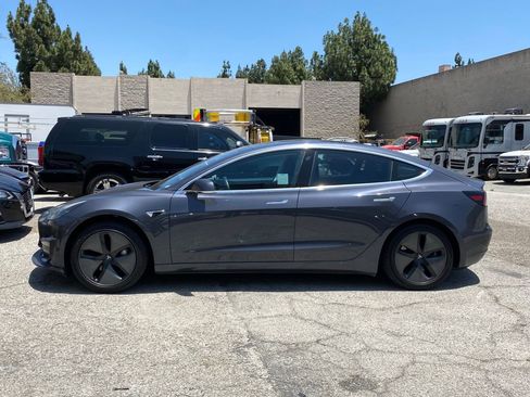 Used 2018 Tesla Model 3 Mid Range RWD image 3