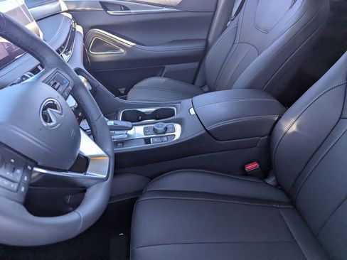 Certified 2026 INFINITI QX60 Luxe w/ Family Package image 19