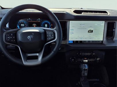 New 2025 Ford Bronco Outer Banks w/ Sasquatch Package