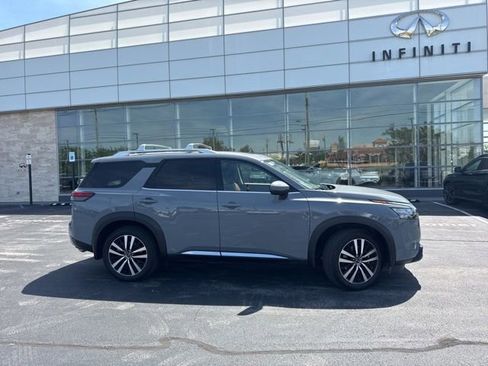 Used 2025 Nissan Pathfinder Platinum AWD/4WD image 8
