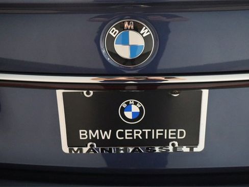 Certified 2022 BMW ALPINA B7 xDrive w/ Luxury Rear Seating Package image 45