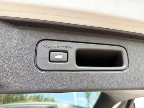 Used 2025 Honda Pilot EX-L image 32