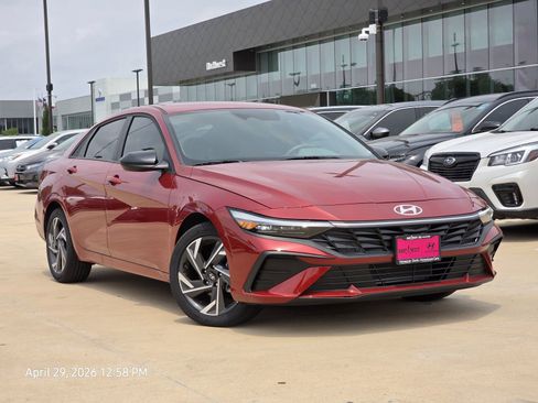Certified 2025 Hyundai Elantra Sport FWD image 3