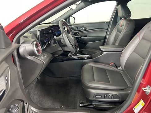 Used 2025 Chevrolet Trax RS image 12