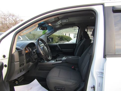 Used 2011 Nissan Titan SV w/ SV Value Truck Pkg image 12