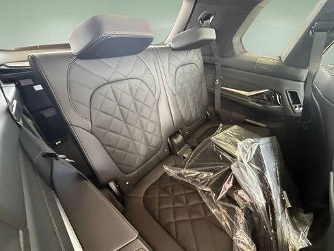 Used 2026 BMW X7 xDrive40i w/ M Sport Package AWD/4WD image 33