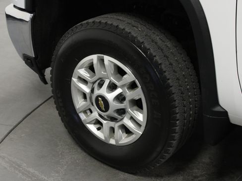 Used 2025 Chevrolet Silverado 2500 LT w/ Convenience Package AWD/4WD image 10